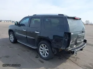 2008 GMC Yukon Denali with VIN 1GKEC63858J174335, listed as a IAAI auction lot 41911932 with 257,965 mi miles. Bid and sale history available at carsss.com. Image 3.