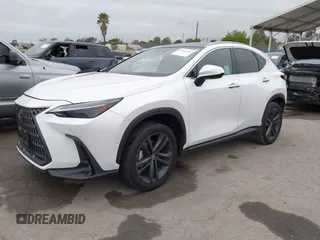 2025 Lexus NX 450h+ Luxury z VIN JTJHKCFZ1S2043125, wystawiony jako IAAI lot #42062361 z przebiegiem 24 902 mil mil oraz . Historia ofert i sprzedaży dostępna na DreamBid. Obrazek 17.