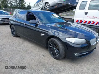 2012 BMW 5 Series 550i xDrive z VIN WBAFU9C55CC787098, wystawiony jako IAAI lot #42031582 z przebiegiem 87 095 mil mil oraz . Historia ofert i sprzedaży dostępna na DreamBid. Obrazek 1.