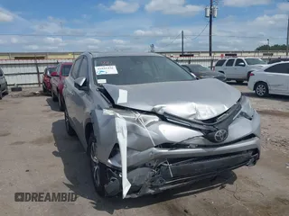 2018 Toyota RAV4 XLE z VIN 2T3WFREV5JW466294, wystawiony jako IAAI lot #41841436 z przebiegiem 132 150 mil mil oraz . Historia ofert i sprzedaży dostępna na DreamBid. Obrazek 1.