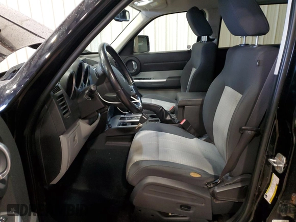 2007 Dodge Nitro SLT z VIN 1D8GU58K17W657064, wystawiony jako Copart lot #53133925 z przebiegiem 126 106 mil mil oraz Szkoda całkowita • Salvage title. Historia ofert i sprzedaży dostępna na DreamBid. Obrazek 7.