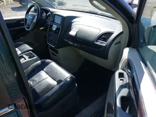 2015 Chrysler Town & Country Limited Platinum with VIN 2C4RC1GG2FR529357, listed as a IAAI auction lot 41924159 with 220,575 mi miles and . Bid and sale history available at DreamBid. Image 5.
