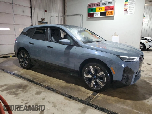 2024 BMW iX xDrive50 z VIN WB523CF0XRCP21815, wystawiony jako Copart lot #51520885 z przebiegiem 6 664 mil mil oraz Szkoda całkowita • Salvage title. Historia ofert i sprzedaży dostępna na DreamBid. Obrazek 4.