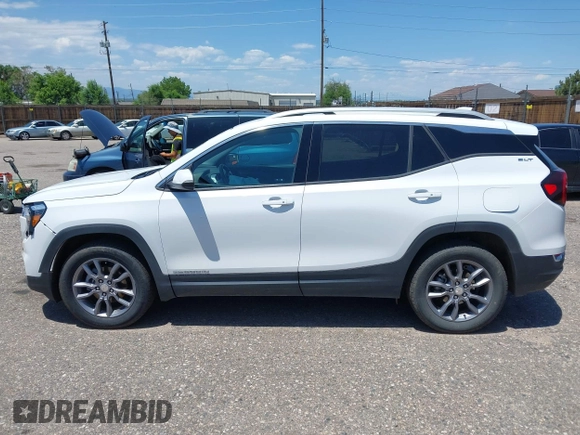 2024 GMC Terrain SLT z VIN 3GKALVEG7RL234722, wystawiony jako IAAI lot #42588099 z przebiegiem 31 077 mil mil oraz . Historia ofert i sprzedaży dostępna na DreamBid. Obrazek 15.