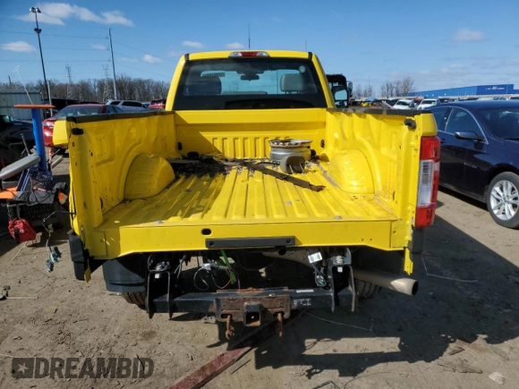 2019 Ford F-250 XL with VIN 1FTBF2B60KEG24939, listed as a Copart auction lot 51901055 with 132,180 mi miles and Salvage title. Bid and sale history available at DreamBid. Image 6.