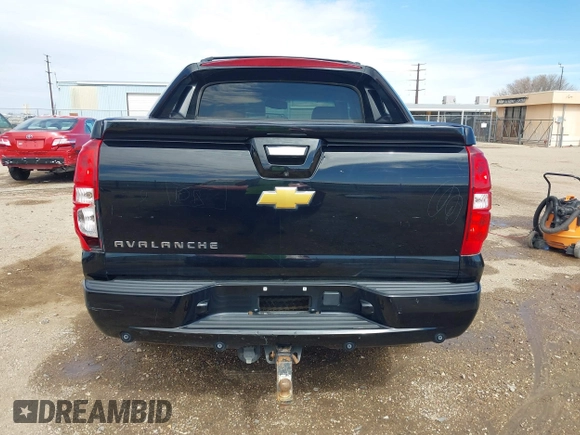 2013 Chevrolet Avalanche LT z VIN 3GNTKFE70DG297831, wystawiony jako IAAI lot #41709367 z przebiegiem 107 811 mil mil oraz . Historia ofert i sprzedaży dostępna na DreamBid. Obrazek 16.