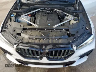 2023 BMW X6 xDrive40i z VIN 5UXCY6C08P9N43749, wystawiony jako Copart lot #54092795 z przebiegiem 39 495 mil mil oraz Szkody całkowita. Historia ofert i sprzedaży dostępna na DreamBid. Obrazek 12.
