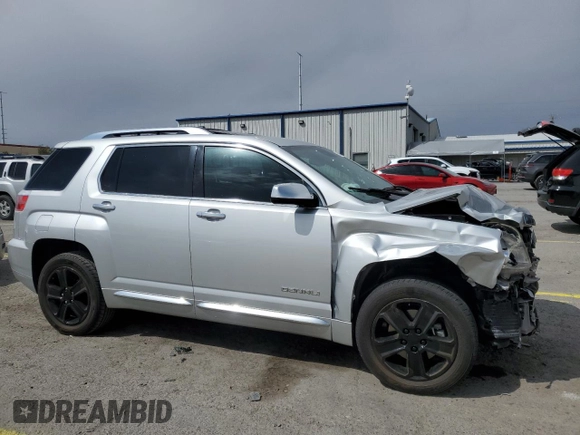 2017 GMC Terrain Denali z VIN 2GKALREK9H6104536, wystawiony jako Copart lot #51504095 z przebiegiem 63 094 mil mil oraz Szkoda całkowita • Salvage title. Historia ofert i sprzedaży dostępna na DreamBid. Obrazek 4.