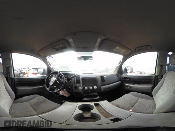 2013 Toyota Tundra z VIN 5TFRM5F16DX053095, wystawiony jako IAAI lot #41481305 z przebiegiem 226 696 mil mil oraz . Historia ofert i sprzedaży dostępna na DreamBid. Obrazek 18.