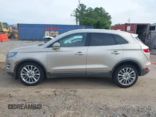 2017 Lincoln MKC Reserve с VIN 5LMCJ3C97HUL32052, выставлен на аукционе IAAI как лот 42584957 с пробегом 88 459 миль миль и . История ставок и продаж доступна на DreamBid. Изображение 14.