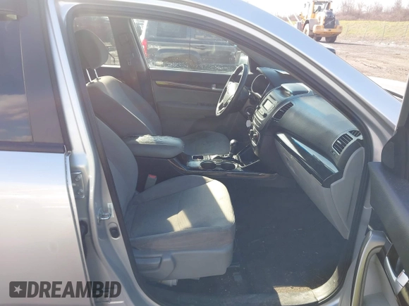 2015 Kia Sorento LX with VIN 5XYKTCA66FG572715, listed as a IAAI auction lot 41995613 with 142,160 mi miles. Bid and sale history available at carsss.com. Image 5.