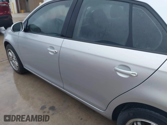 2010 Volkswagen Jetta Limited Edition с VIN 3VWRX7AJ4AM129874, выставлен на аукционе IAAI как лот 42539737 с пробегом 197 259 миль миль и . История ставок и продаж доступна на DreamBid. Изображение 6.