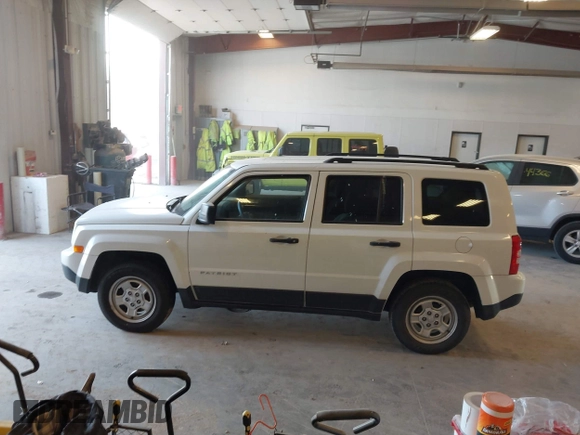 2016 Jeep Patriot Sport z VIN 1C4NJPBA2GD529003, wystawiony jako IAAI lot #42127852 z przebiegiem 53 153 mil mil oraz . Historia ofert i sprzedaży dostępna na DreamBid. Obrazek 14.
