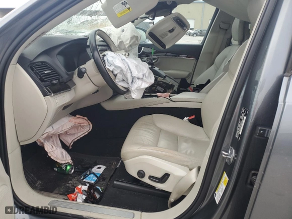 2017 Volvo XC90 Momentum with VIN YV4A22PK7H1157030, listed as a Copart auction lot 42734555 with 0 mi miles and Salvage Title. Bid and sale history available at carsss.com. Image 7.