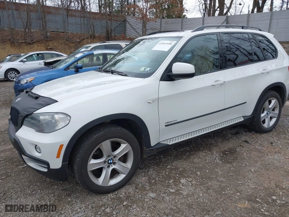 2009 BMW X5 30i with VIN 5UXFE43569L275733, listed as a IAAI auction lot 41897558 with 154,192 mi miles. Bid and sale history available at carsss.com. Image 2.