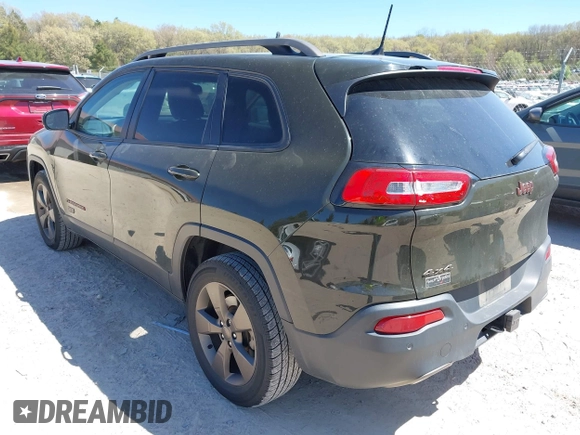 2017 Jeep Cherokee Latitude z VIN 1C4PJMCB9HW512395, wystawiony jako IAAI lot #42161258 z przebiegiem 67 584 mil mil oraz . Historia ofert i sprzedaży dostępna na DreamBid. Obrazek 3.