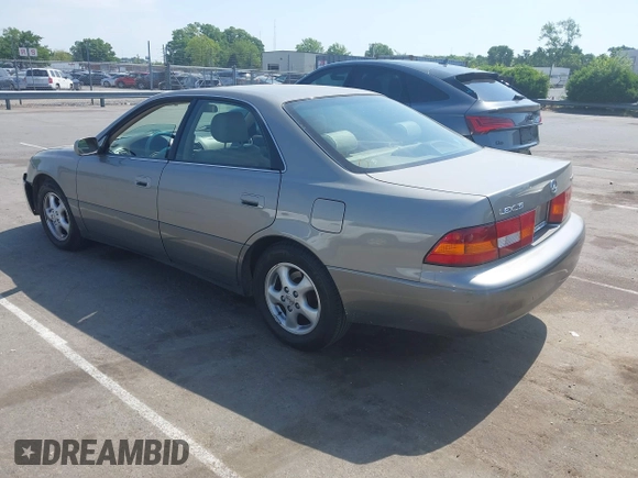 1998 Lexus ES 300 with VIN JT8BF28G3W5031533, listed as a IAAI auction lot 42132801 with 243,178 mi miles and . Bid and sale history available at DreamBid. Image 3.