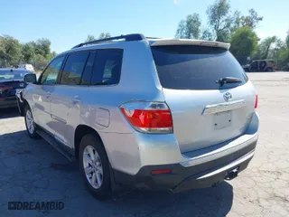 2011 Toyota Highlander with VIN 5TDBK3EH2BS060560, listed as a IAAI auction lot 41713322 with 143,122 mi miles. Bid and sale history available at carsss.com. Image 3.