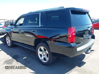 2015 Chevrolet Tahoe LTZ z VIN 1GNSKCKC7FR715512, wystawiony jako IAAI lot #42054583 z przebiegiem 106 941 mil mil oraz . Historia ofert i sprzedaży dostępna na DreamBid. Obrazek 3.