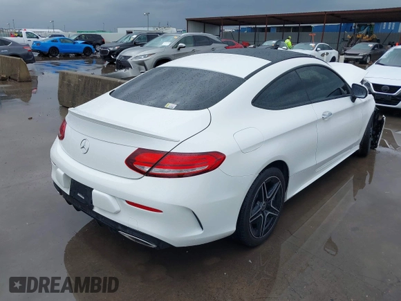 2021 Mercedes-Benz C 300 z VIN W1KWJ8EB9MG095256, wystawiony jako IAAI lot #41938967 z przebiegiem 26 404 mil mil oraz . Historia ofert i sprzedaży dostępna na DreamBid. Obrazek 4.