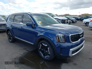 2025 Kia Telluride EX X-Line z VIN 5XYP3DGC6SG594894, wystawiony jako IAAI lot #42212111 z przebiegiem 1 973 mil mil oraz . Historia ofert i sprzedaży dostępna na DreamBid. Obrazek 1.