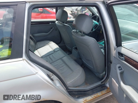 2002 BMW 3 Series 325xi with VIN WBAEP33422PF00009, listed as a IAAI auction lot 42371590 with 361,936 mi miles and . Bid and sale history available at DreamBid. Image 8.
