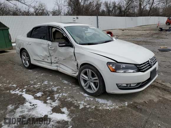 2015 Volkswagen Passat SEL Premium z VIN 1VWCV7A34FC093870, wystawiony jako Copart lot #45587835 z przebiegiem Nie podano mil oraz Szkoda całkowita • Salvage title. Historia ofert i sprzedaży dostępna na DreamBid. Obrazek 4.