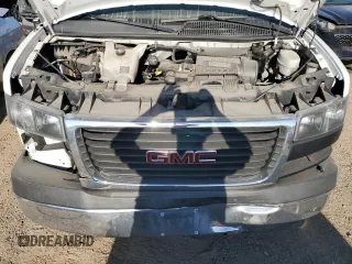 2018 GMC Savana z VIN 1GJZ7PFG7J1197205, wystawiony jako Copart lot #70311434 z przebiegiem 140 629 mil mil oraz Szkody całkowita. Historia ofert i sprzedaży dostępna na DreamBid. Obrazek 12.