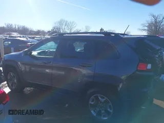2019 Jeep Cherokee Trailhawk Elite with VIN 1C4PJMBX9KD369142, listed as a IAAI auction lot 41337108 with 66,780 mi miles. Bid and sale history available at carsss.com. Image 14.
