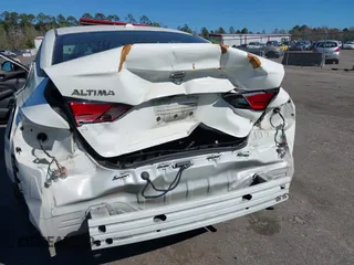 2019 Nissan Altima S with VIN 1N4BL4BV8KC102217, listed as a IAAI auction lot 41726559 with 84,310 mi miles and . Bid and sale history available at carsss.com. Image 6.