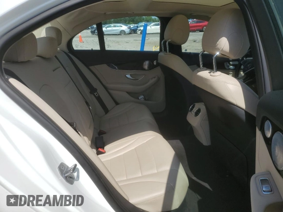 2017 Mercedes-Benz C 300 z VIN 55SWF4KB9HU220182, wystawiony jako Copart lot #62109395 z przebiegiem Nie podano mil oraz Szkoda całkowita • Salvage title. Historia ofert i sprzedaży dostępna na DreamBid. Obrazek 10.