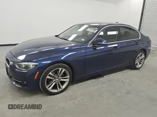 2017 BMW 3 Series 330i z VIN WBA8B9G59HNU49949, wystawiony jako Copart lot #56350915 z przebiegiem 99 055 mil mil oraz Czysty tytuł • Clean title. Historia ofert i sprzedaży dostępna na DreamBid. Obrazek 1.