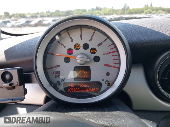 2009 MINI Hardtop with VIN WMWMF335X9TU71767, listed as a IAAI auction lot 42696886 with 105,408 mi miles and . Bid and sale history available at DreamBid. Image 7.