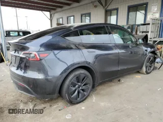 2025 Tesla Model Y Long Range with VIN 7SAYGDED8SF218700, listed as a Copart auction lot 84720474 with 1,832 mi miles and Salvage Title. Bid and sale history available at DreamBid. Image 3.