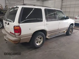 2000 Mercury Mountaineer z VIN 4M2ZU86P7YUJ40690, wystawiony jako IAAI lot #42367495 z przebiegiem 202 988 mil mil oraz . Historia ofert i sprzedaży dostępna na DreamBid. Obrazek 4.