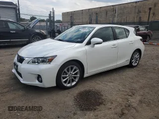 2013 Lexus CT 200h z VIN JTHKD5BH5D2168738, wystawiony jako Copart lot #56362615 z przebiegiem 107 231 mil mil oraz Szkody całkowita. Historia ofert i sprzedaży dostępna na DreamBid. Obrazek 1.