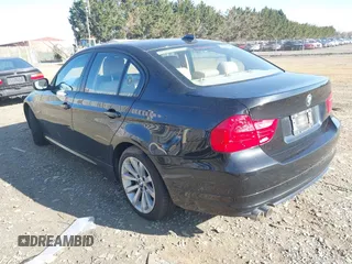 2011 BMW 3 Series 328i xDrive with VIN WBAPK7G52BNN86626, listed as a IAAI auction lot 41861034 with 101,689 mi miles. Bid and sale history available at carsss.com. Image 3.