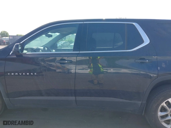 2020 Chevrolet Traverse LS with VIN 1GNERFKWXLJ204066, listed as a IAAI auction lot 41969388 with 33,454 mi miles. Bid and sale history available at carsss.com. Image 14.
