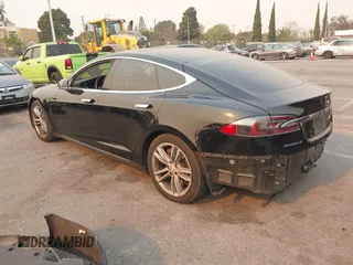 2013 Tesla Model S with VIN 5YJSA1CN3DFP06986, listed as a IAAI auction lot 41271801 with 150,307 mi miles and . Bid and sale history available at DreamBid. Image 3.