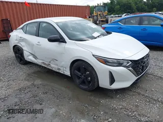 2025 Nissan Sentra SR z VIN 3N1AB8DV6SY290310, wystawiony jako IAAI lot #42461651 z przebiegiem 9 075 mil mil oraz . Historia ofert i sprzedaży dostępna na DreamBid. Obrazek 1.