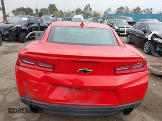 2017 Chevrolet Camaro 1LT z VIN 1G1FB1RS5H0169949, wystawiony jako IAAI lot #42177915 z przebiegiem 68 633 mil mil oraz . Historia ofert i sprzedaży dostępna na DreamBid. Obrazek 16.