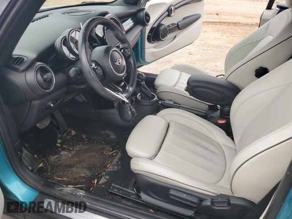 2016 MINI Convertible S z VIN WMWWG9C59G3A91280, wystawiony jako Copart lot #77838554 z przebiegiem 105 099 mil mil oraz Szkoda całkowita • Salvage title. Historia ofert i sprzedaży dostępna na DreamBid. Obrazek 7.