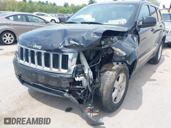2011 Jeep Grand Cherokee Laredo z VIN 1J4RR4GG0BC547689, wystawiony jako IAAI lot #42230005 z przebiegiem 192 361 mil mil oraz . Historia ofert i sprzedaży dostępna na DreamBid. Obrazek 6.