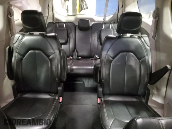 2020 Chrysler Voyager LXi z VIN 2C4RC1DG2LR172519, wystawiony jako Copart lot #52283325 z przebiegiem 112 394 mil mil oraz Szkoda całkowita • Salvage title. Historia ofert i sprzedaży dostępna na DreamBid. Obrazek 10.