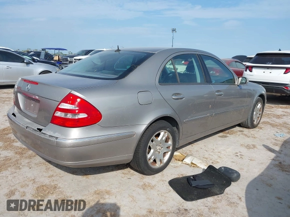 2006 Mercedes-Benz E-Class 3.5L with VIN WDBUF56J16A795803, listed as a IAAI auction lot 40613021 with 1 mi miles. Bid and sale history available at carsss.com. Image 4.