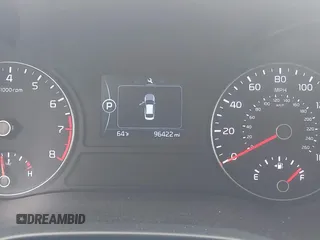 2016 Kia Optima LX z VIN 5XXGT4L32GG025333, wystawiony jako IAAI lot #42270433 z przebiegiem 96 422 mil mil oraz . Historia ofert i sprzedaży dostępna na DreamBid. Obrazek 7.