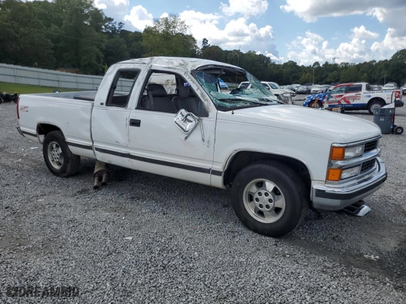1997 Chevrolet C/K 2500 with VIN 1GCFC29R5VE216404, listed as a Copart auction lot 72404354 with 325,044 mi miles and Salvage Title. Bid and sale history available at carsss.com. Image 4.