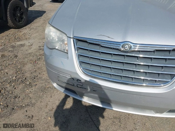 2010 Chrysler Town & Country LX with VIN 2A4RR4DE2AR113041, listed as a IAAI auction lot 41912924 with 200,143 mi miles. Bid and sale history available at carsss.com. Image 6.