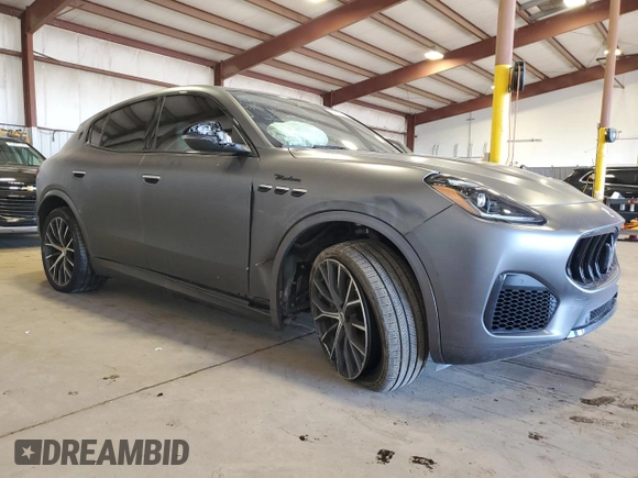 2023 Maserati Grecale Modena z VIN ZN682AVM3P7440115, wystawiony jako Copart lot #54240145 z przebiegiem Nie podano mil oraz Szkoda całkowita • Salvage title. Historia ofert i sprzedaży dostępna na DreamBid. Obrazek 4.