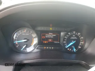 2017 Ford Police Interceptor Utility z VIN 1FM5K8AR8HGD44315, wystawiony jako Copart lot #60288855 z przebiegiem 77 052 mil mil oraz Szkoda całkowita • Salvage title. Historia ofert i sprzedaży dostępna na DreamBid. Obrazek 9.